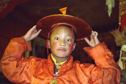 Karmapa mit Reisehelm